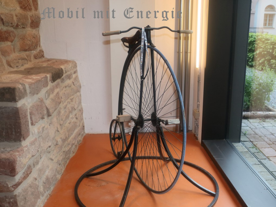 Hochrad mit Schlüsselband