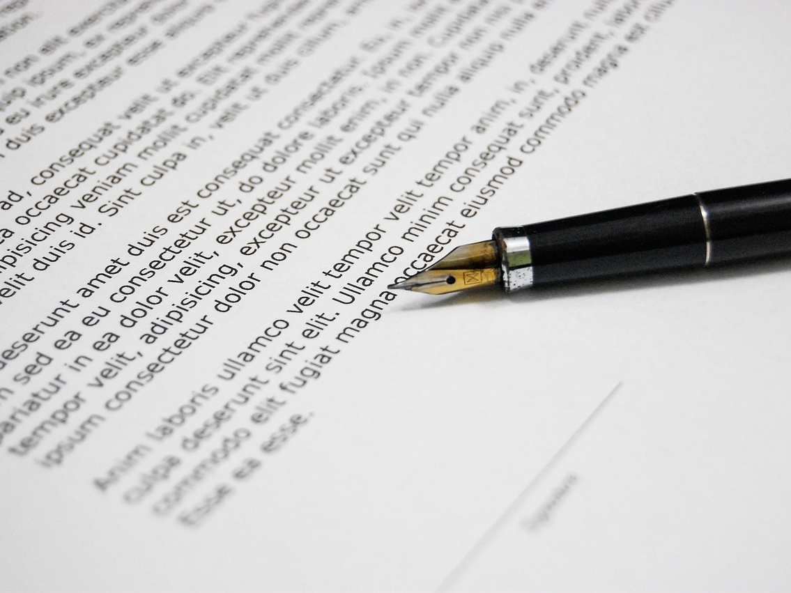 Schriftstück mit Füllfederhalter